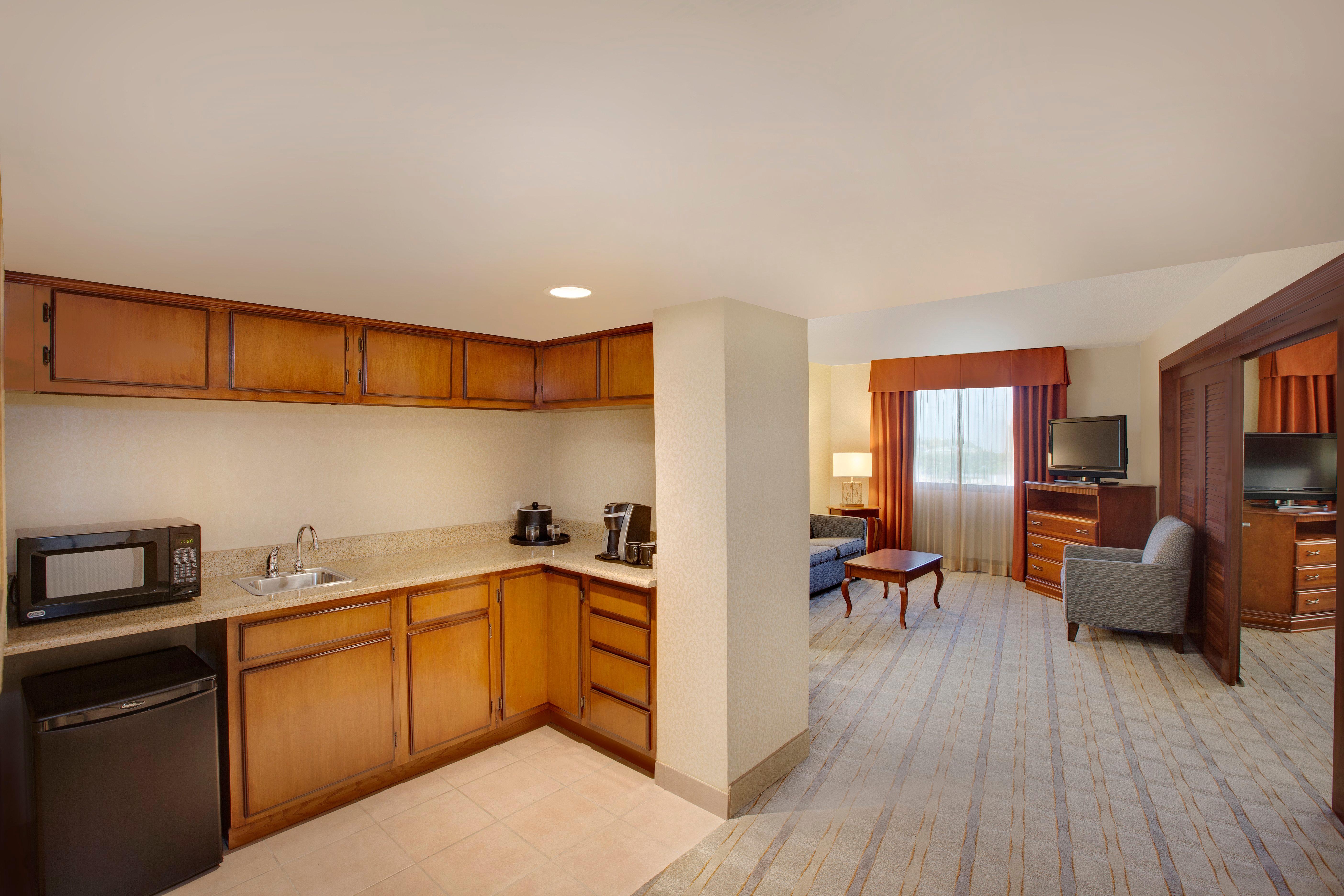 Holiday Inn Express Dallas Market Center By Ihg Exterior foto