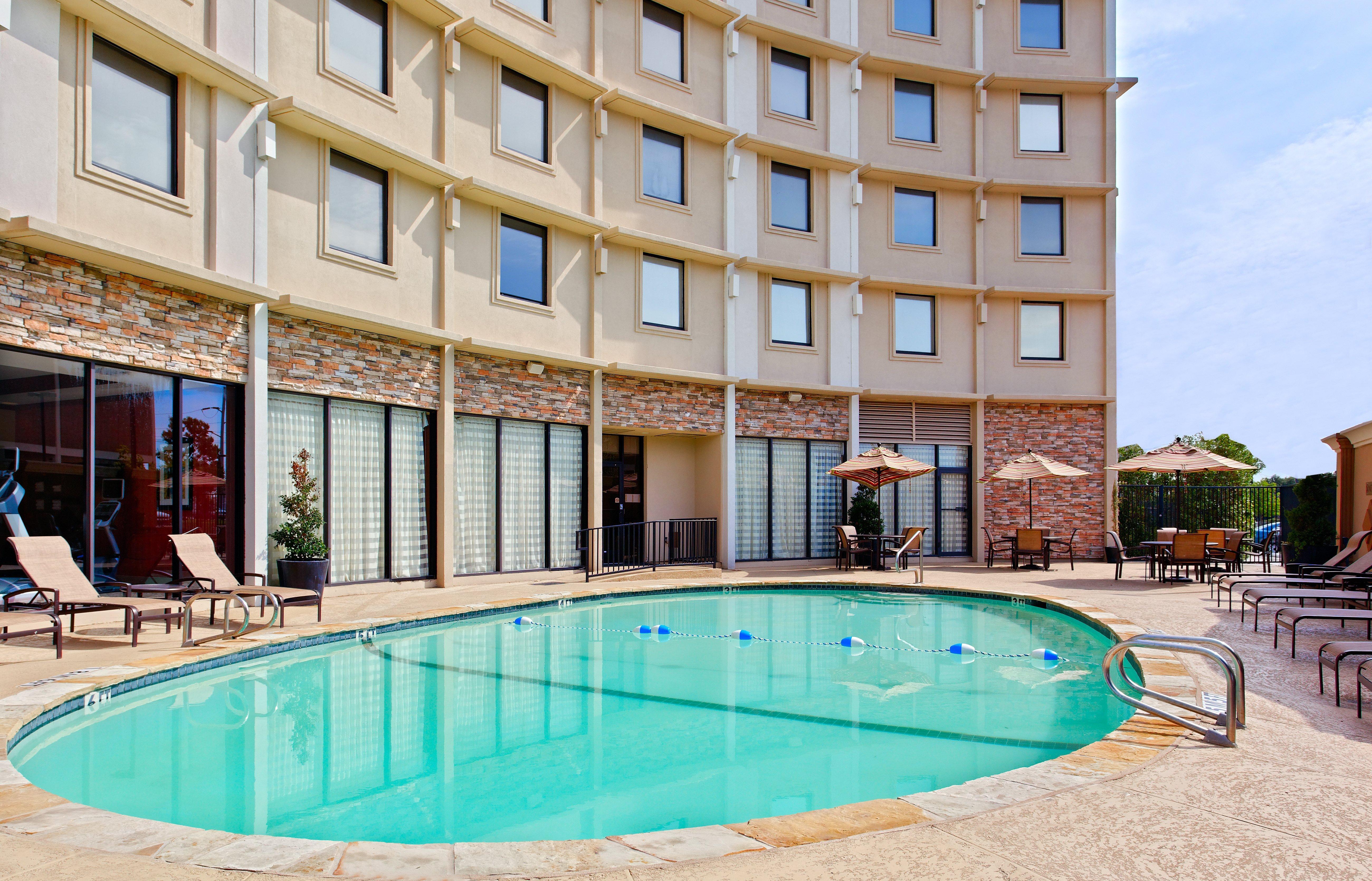 Holiday Inn Express Dallas Market Center By Ihg Exterior foto