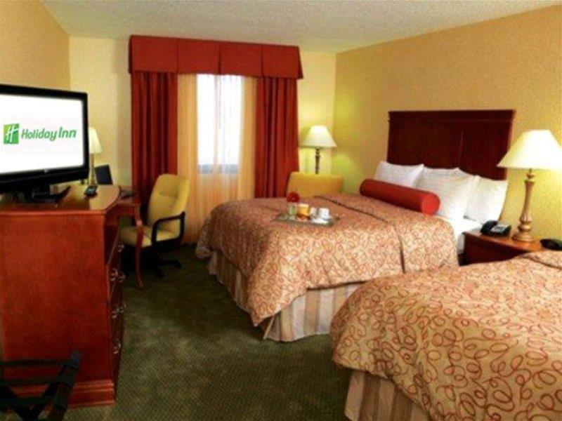 Holiday Inn Express Dallas Market Center By Ihg Exterior foto