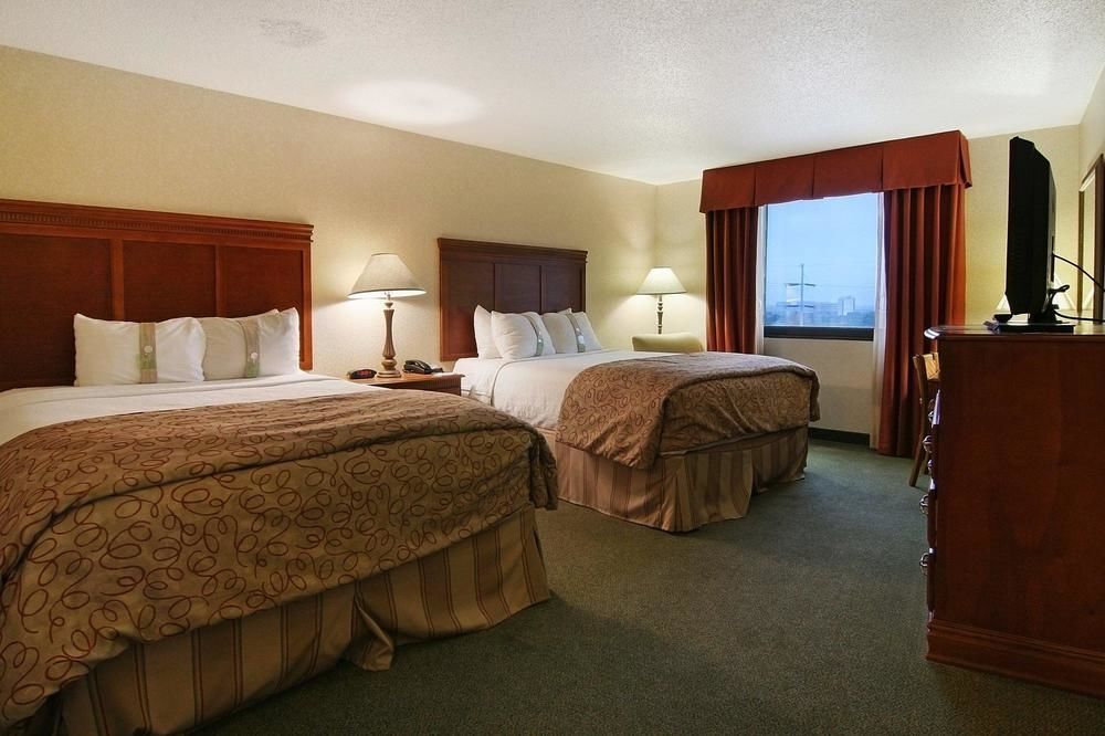 Holiday Inn Express Dallas Market Center By Ihg Exterior foto